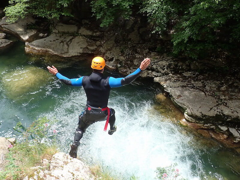 beautiful canyon of the gorges du loup for beginners