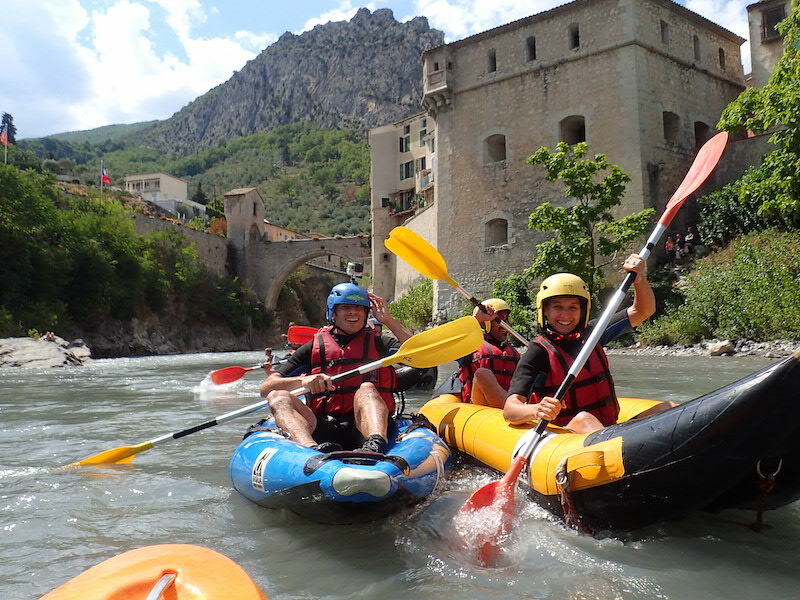 descente en kayak sur le var ou la vesubie à côté de Nice dans les alpes maritimes