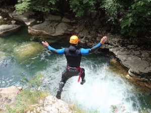 Descente des Gorges du loup en canyoning dans les Alpes Maritimes.