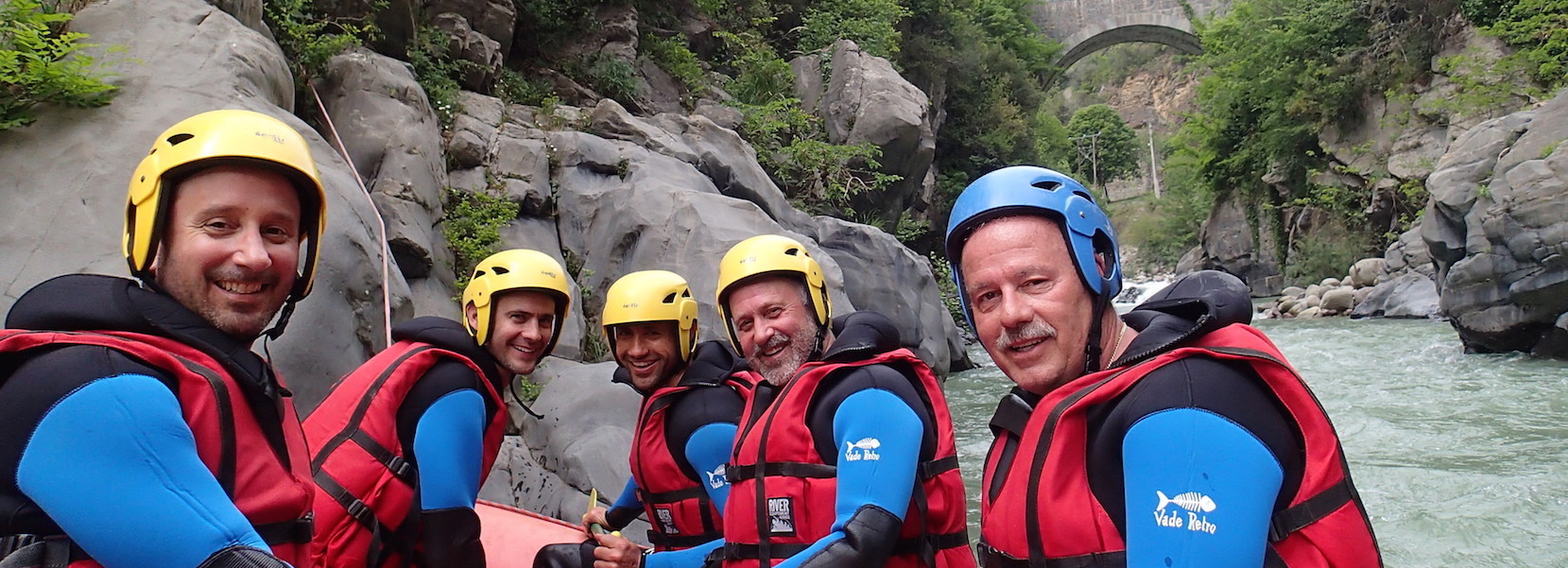 Parcours sportif en rafting dans la Vésubie proche de Nice dans les Alpes Maritimes 06.