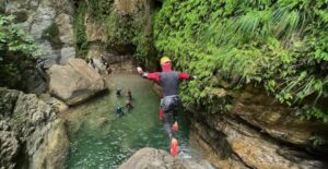 Canyon journée à Barbaira en Italie à 1 heure de nice : canyoning sportif.