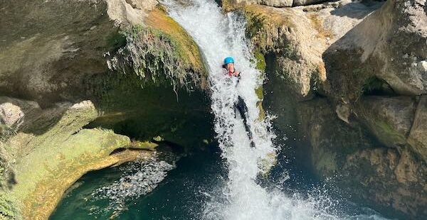Canyoning dans les Gorges du loup dans les alpes maritimes 06 proche de nice cannes ou antibes.