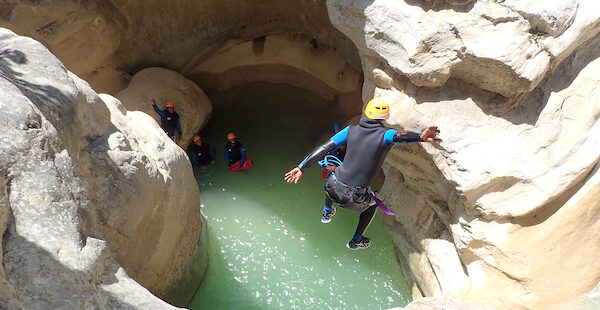 Canyon de Riolan proche de Nice, canyoning sportif des Alpes maritimes.