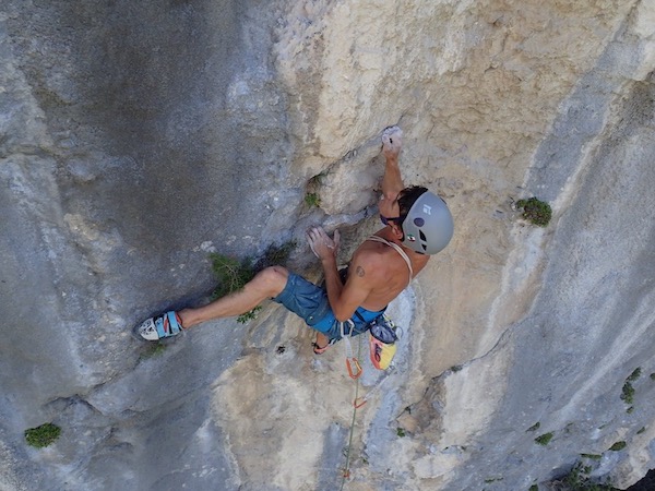 Initiation escalade avec un guidesur la côte d'azur proche de nice.