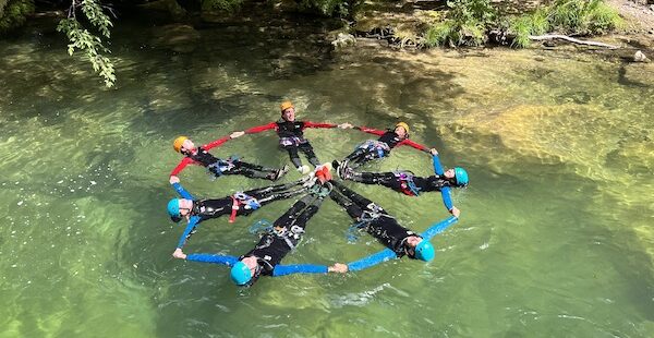randonnée aquatique dans les gorges du loup, parcours d'aqua rando pour débutants.