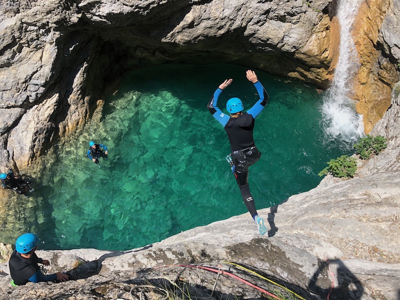 barbaira-canyoning-lespirogues Grands sauts en canyoning à Barbaira en italie proche de Nice.