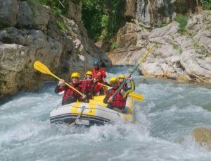 Descente de la Vesubie en rafting ou kayak avec Les Pirogues.