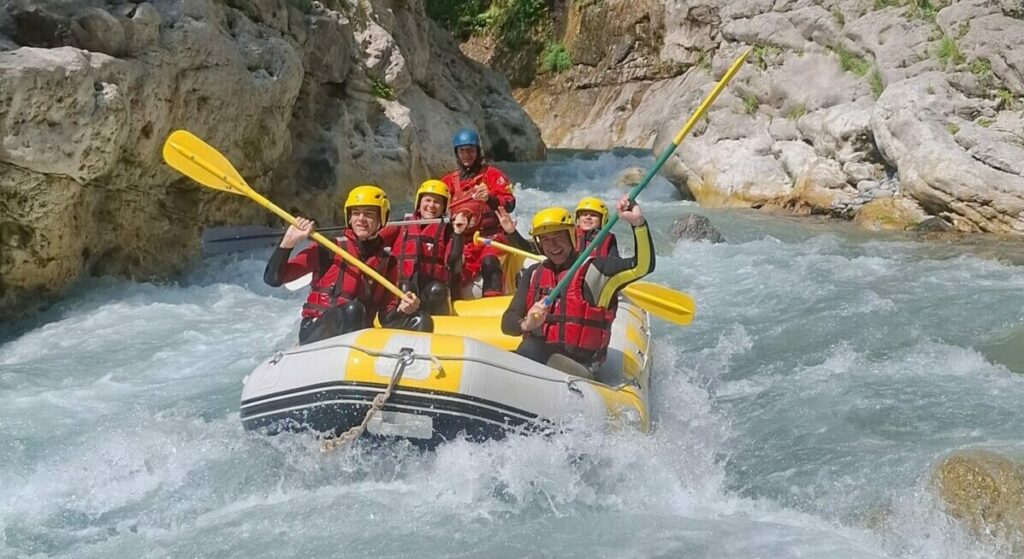 Descente de la Vésubie en rafting avec Les pirogues !