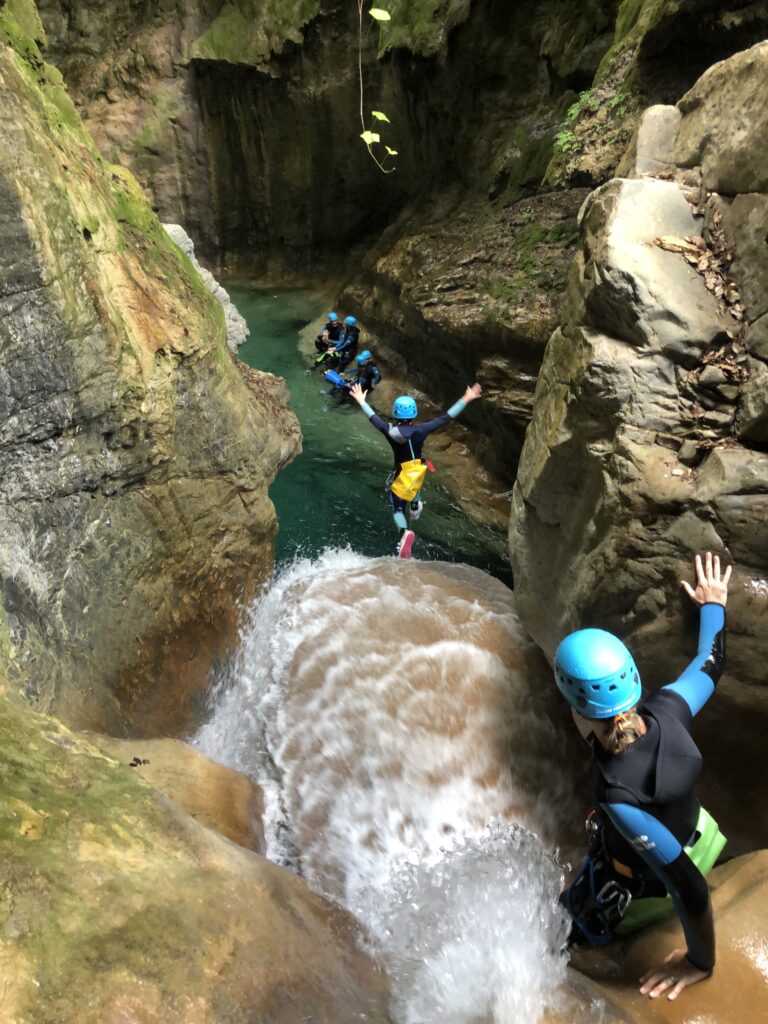 saut-canyon-barbaira-nice-italie Ambiance magique dans canyon de Barbaira en Italie près de Nice.