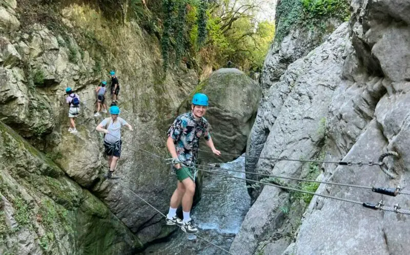 Via ferrata de Lantosque à nice encadré par une guide.